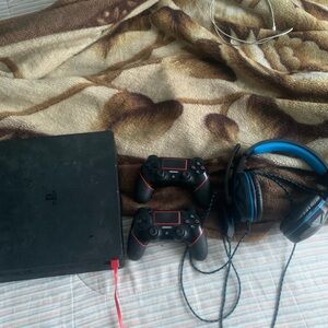 Hello I’m selling my PS4 slim as i No longer use it
